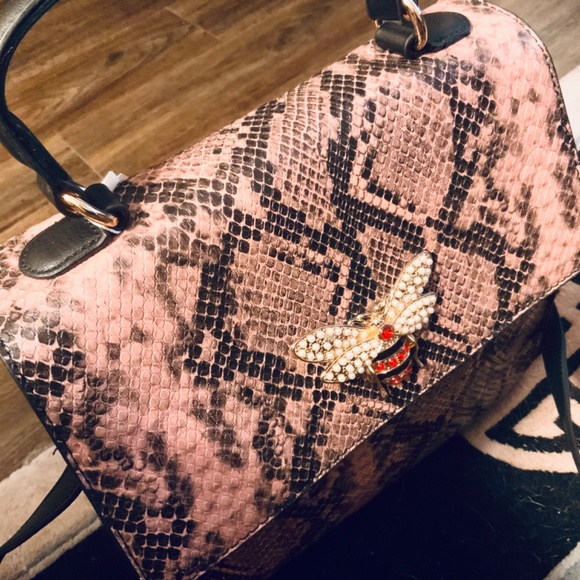 SNAKESKIN PRINT BEE BAG💕CLOSEOUT💕 STUNNING BLUSH BLK Python HANDBAG NWT - Picture 9 of 14